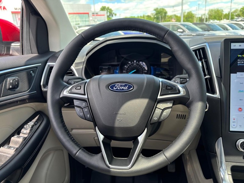 Ford Edge Vehicle Full-screen Gallery Image 11
