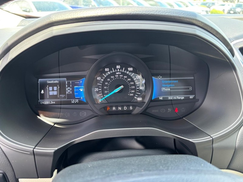 Ford Edge Vehicle Full-screen Gallery Image 17