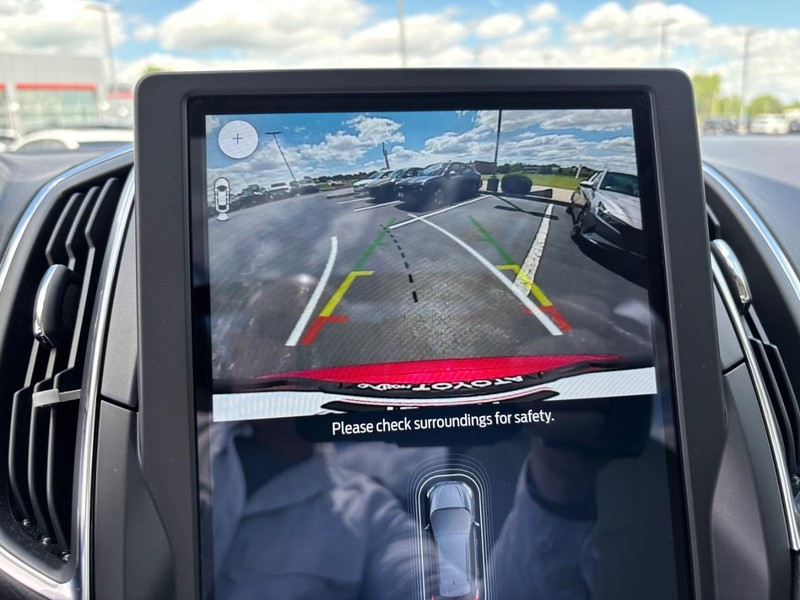 Ford Edge Vehicle Full-screen Gallery Image 18