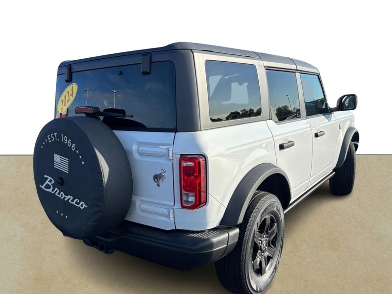 Ford Bronco Vehicle Full-screen Gallery Image 03