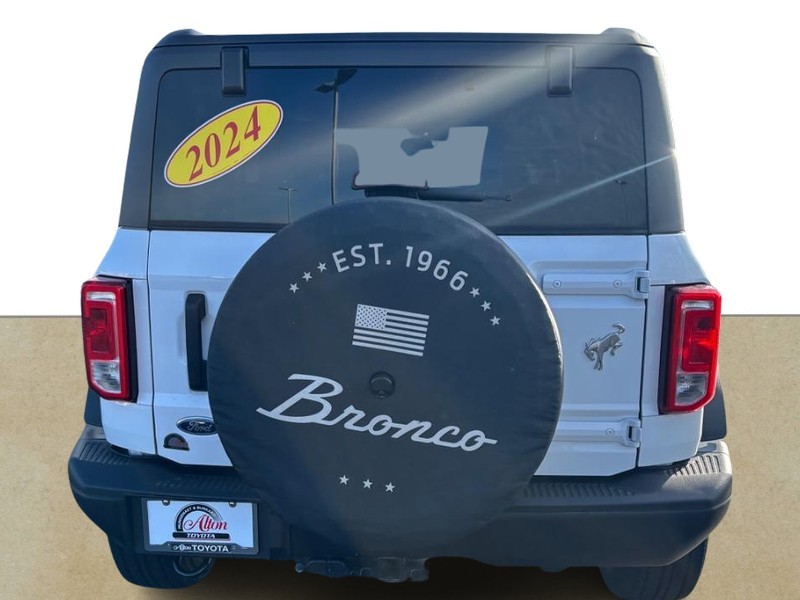 Ford Bronco Vehicle Full-screen Gallery Image 04