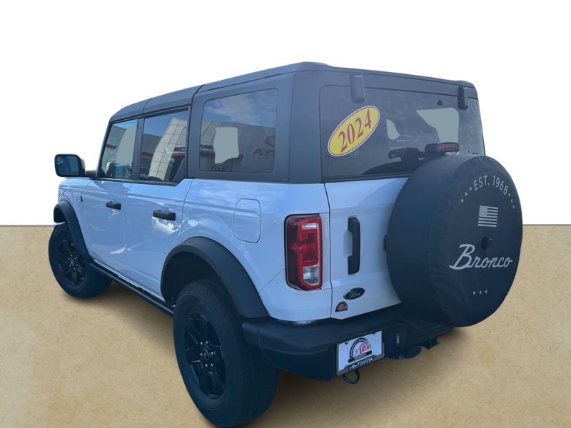 Ford Bronco Vehicle Full-screen Gallery Image 05