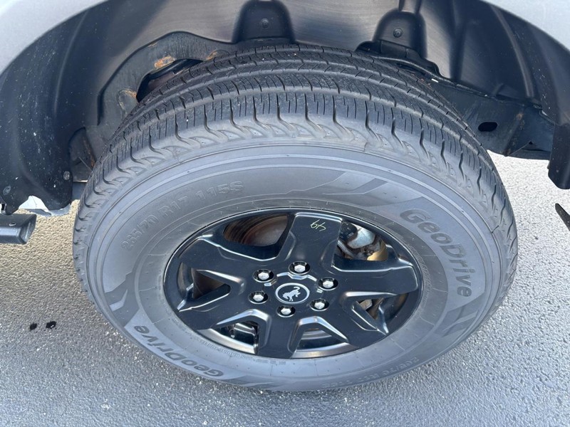 Ford Bronco Vehicle Full-screen Gallery Image 07