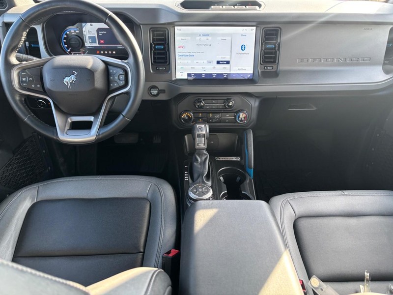 Ford Bronco Vehicle Full-screen Gallery Image 10