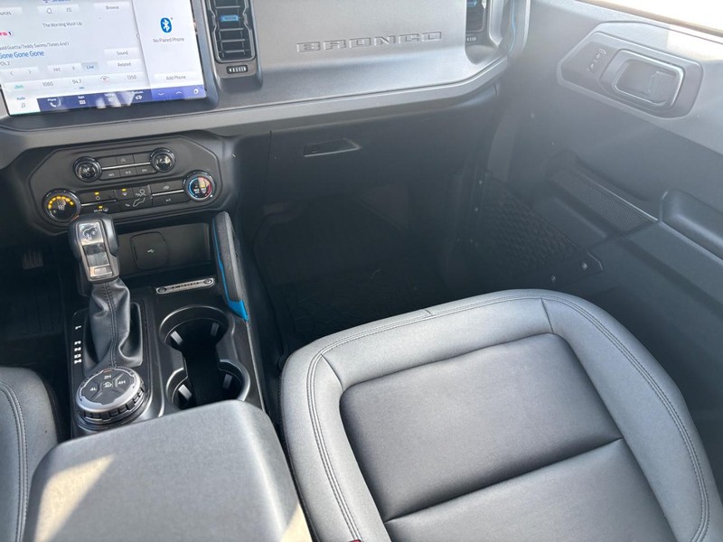 Ford Bronco Vehicle Full-screen Gallery Image 13