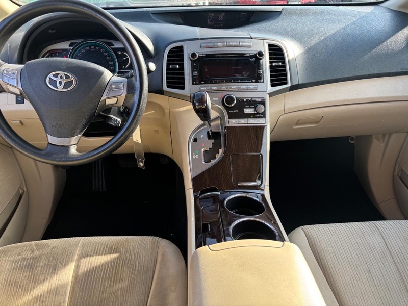 Toyota Venza Vehicle Full-screen Gallery Image 10