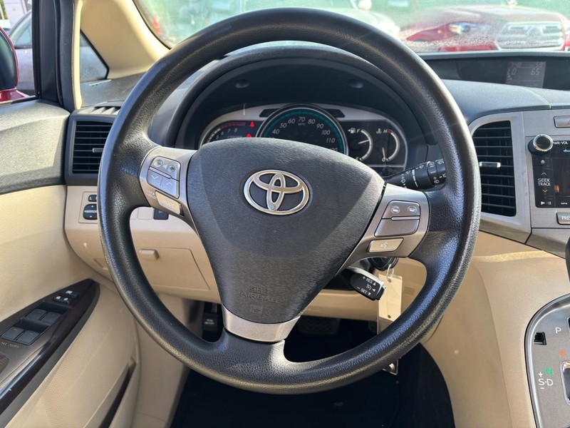 Toyota Venza Vehicle Full-screen Gallery Image 11