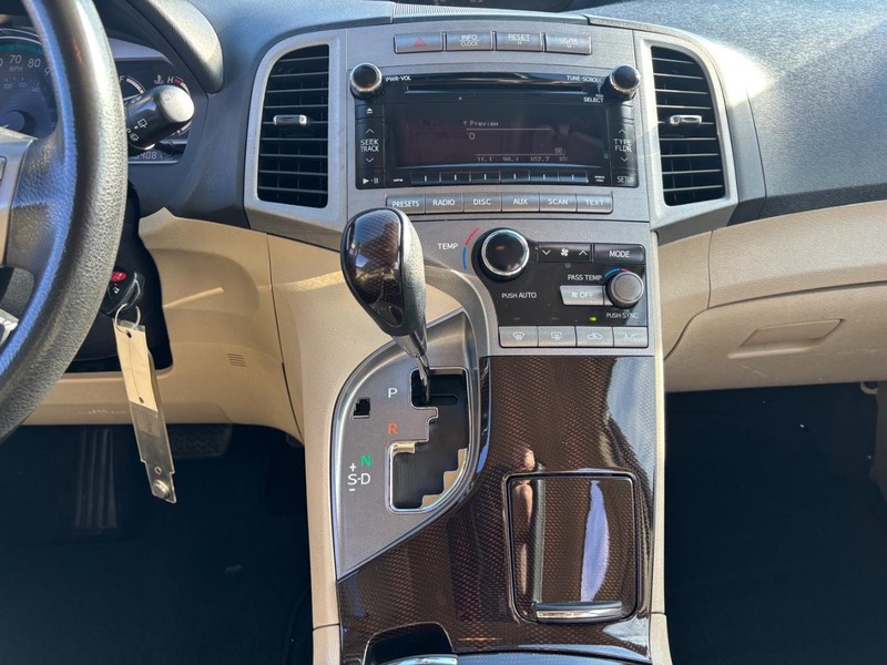 Toyota Venza Vehicle Full-screen Gallery Image 12