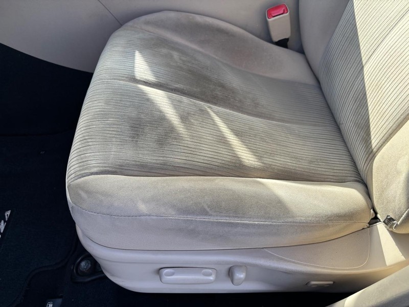 Toyota Venza Vehicle Full-screen Gallery Image 15