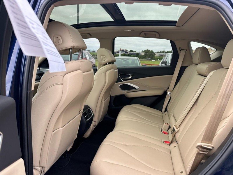 Acura RDX Vehicle Full-screen Gallery Image 09