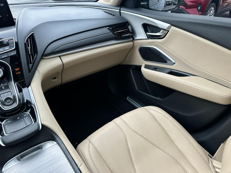 Acura RDX Vehicle Full-screen Gallery Image 16