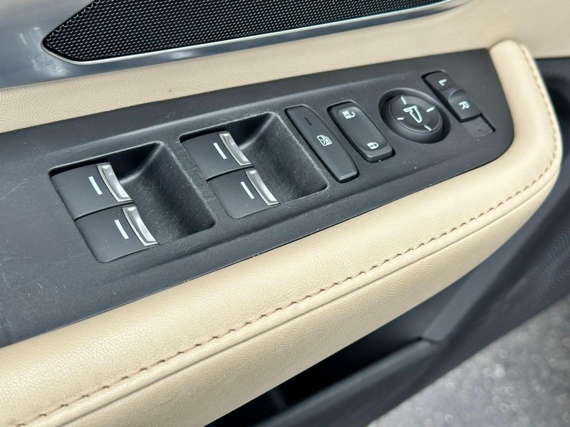 Acura RDX Vehicle Full-screen Gallery Image 17