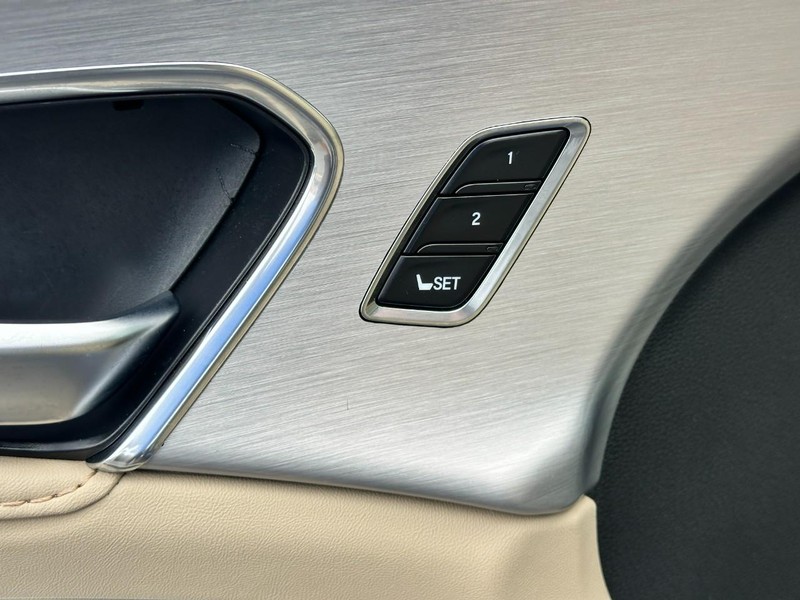 Acura RDX Vehicle Full-screen Gallery Image 18