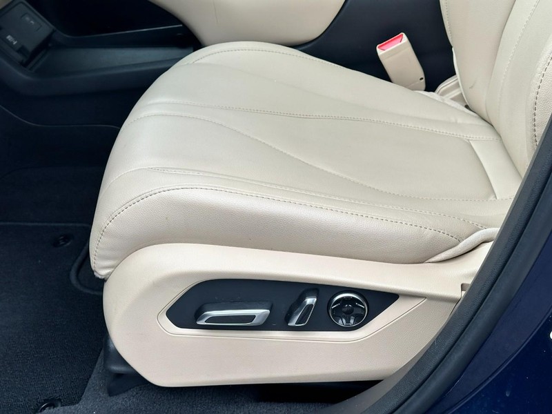 Acura RDX Vehicle Full-screen Gallery Image 19