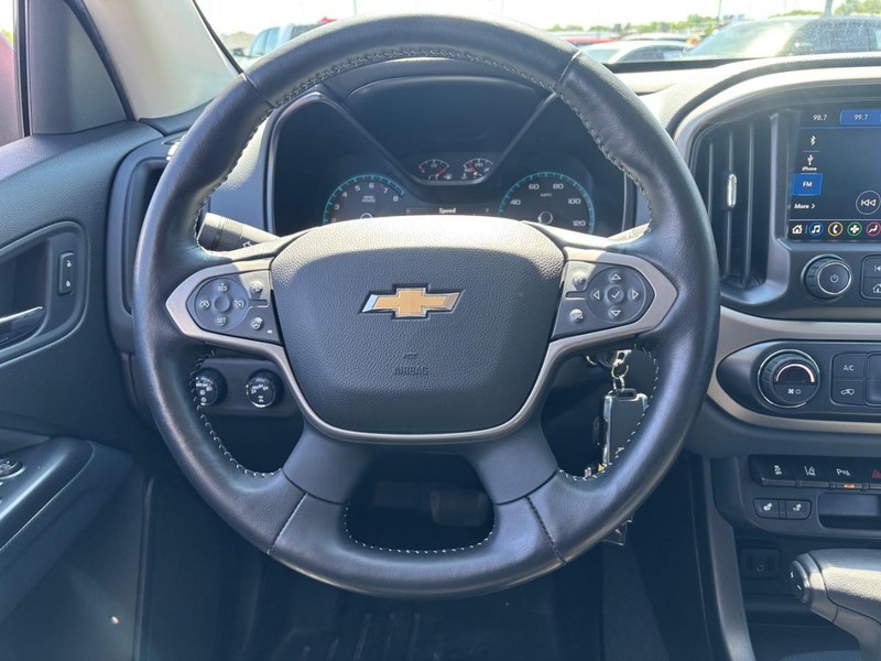 Chevrolet Colorado Vehicle Full-screen Gallery Image 11
