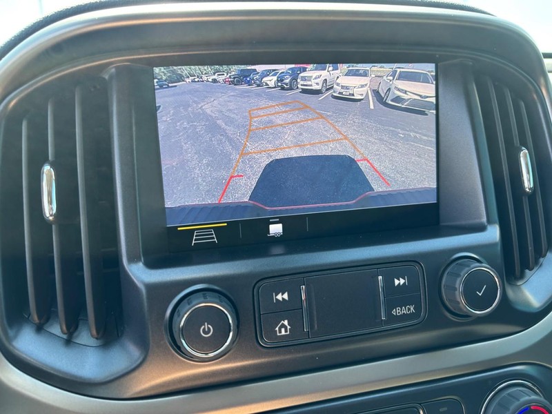 Chevrolet Colorado Vehicle Full-screen Gallery Image 18