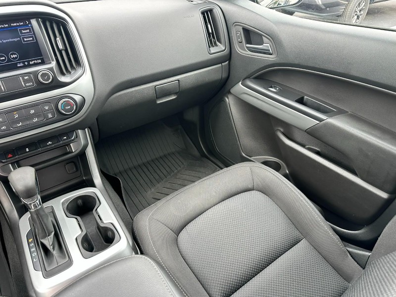 Chevrolet Colorado Vehicle Full-screen Gallery Image 15
