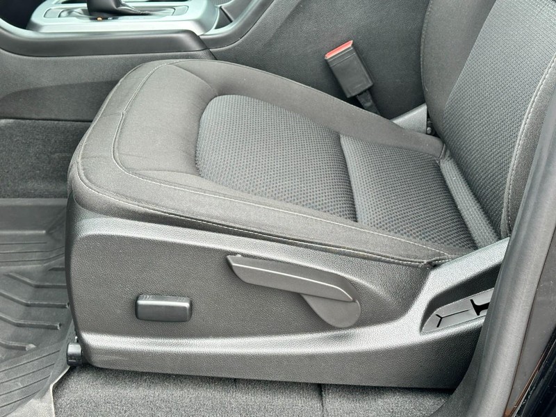 Chevrolet Colorado Vehicle Full-screen Gallery Image 17