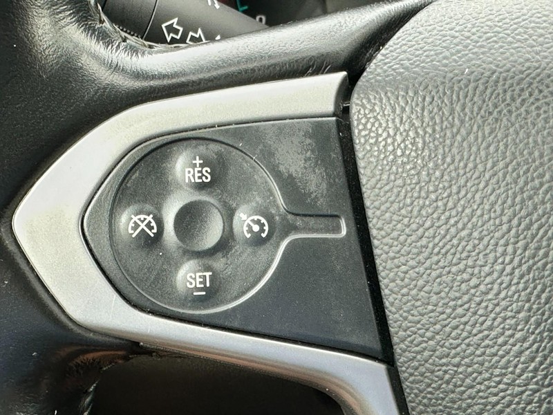 Chevrolet Colorado Vehicle Full-screen Gallery Image 18
