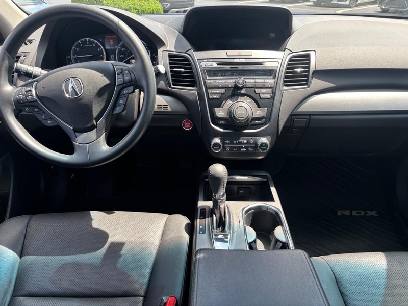 Acura RDX Vehicle Full-screen Gallery Image 10