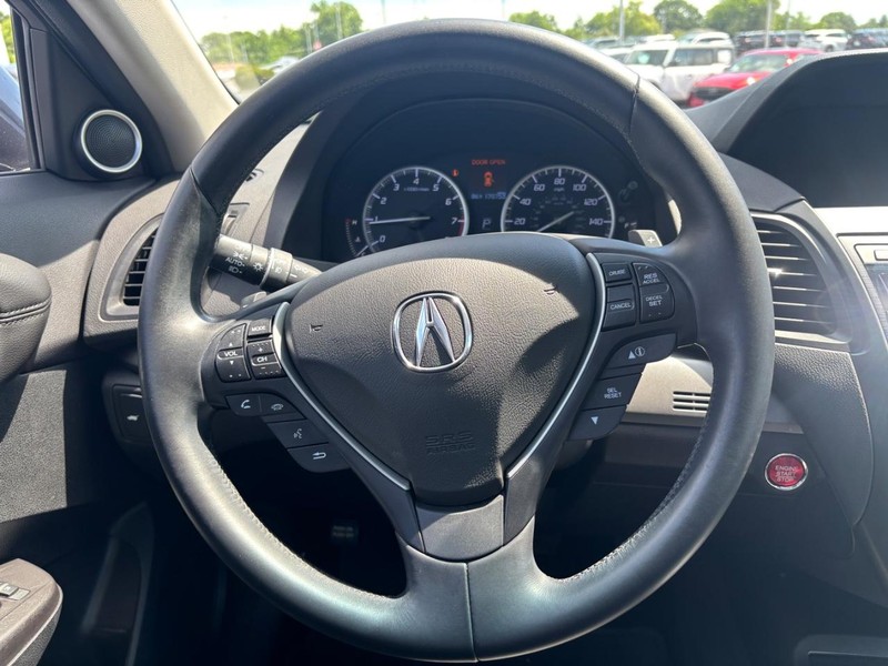 Acura RDX Vehicle Full-screen Gallery Image 11