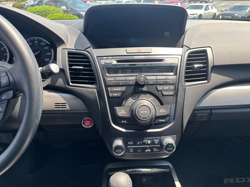 Acura RDX Vehicle Full-screen Gallery Image 12