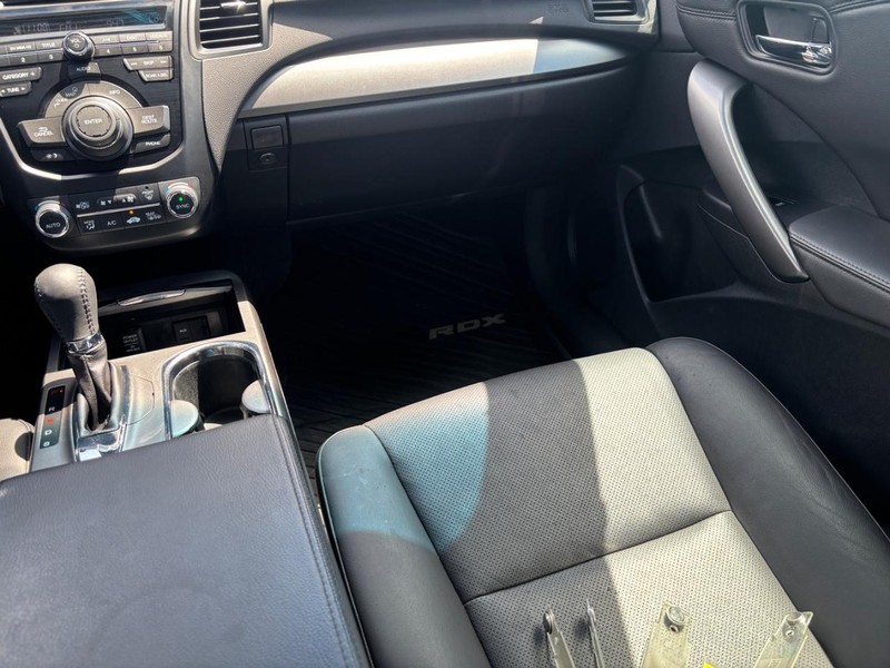 Acura RDX Vehicle Full-screen Gallery Image 13