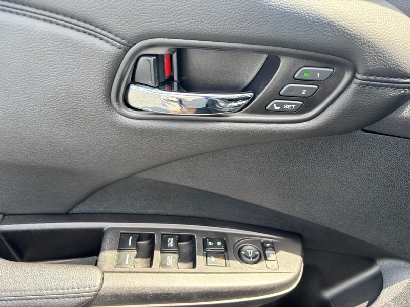 Acura RDX Vehicle Full-screen Gallery Image 14