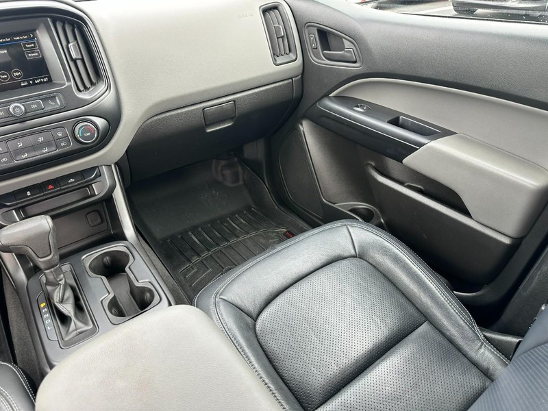 Chevrolet Colorado Vehicle Full-screen Gallery Image 15