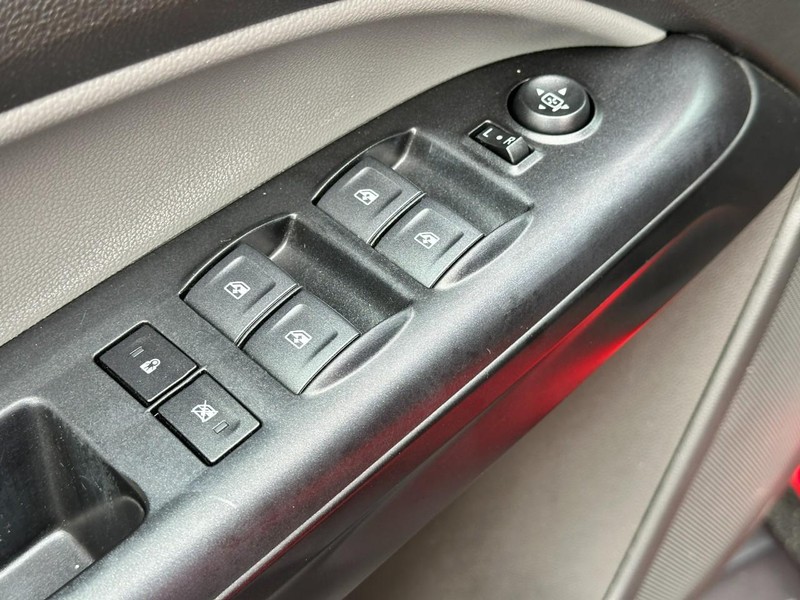 Chevrolet Colorado Vehicle Full-screen Gallery Image 16