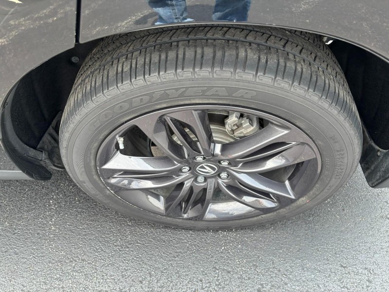Acura RDX Vehicle Full-screen Gallery Image 06