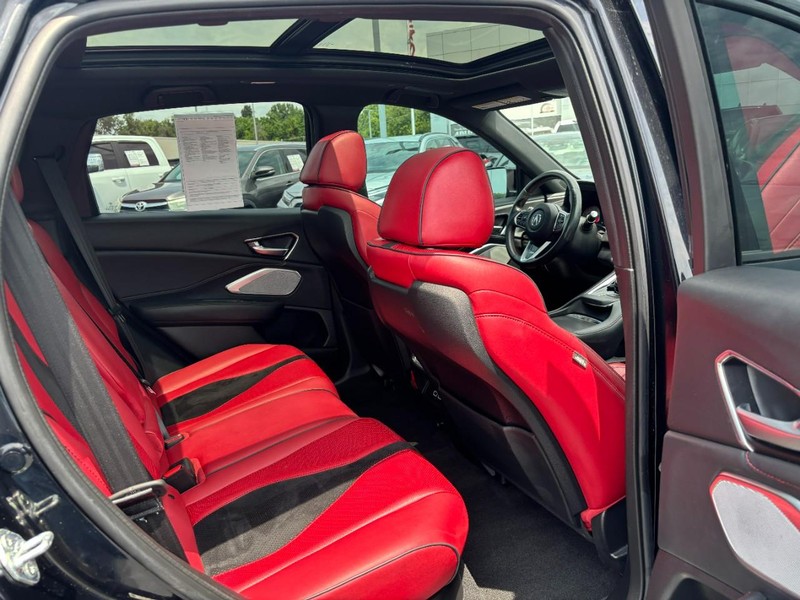 Acura RDX Vehicle Full-screen Gallery Image 09