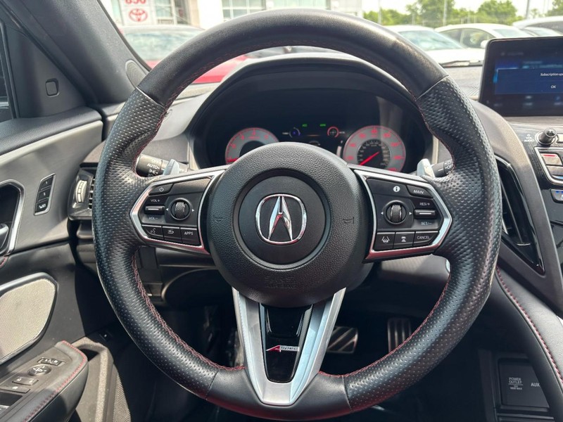 Acura RDX Vehicle Full-screen Gallery Image 11