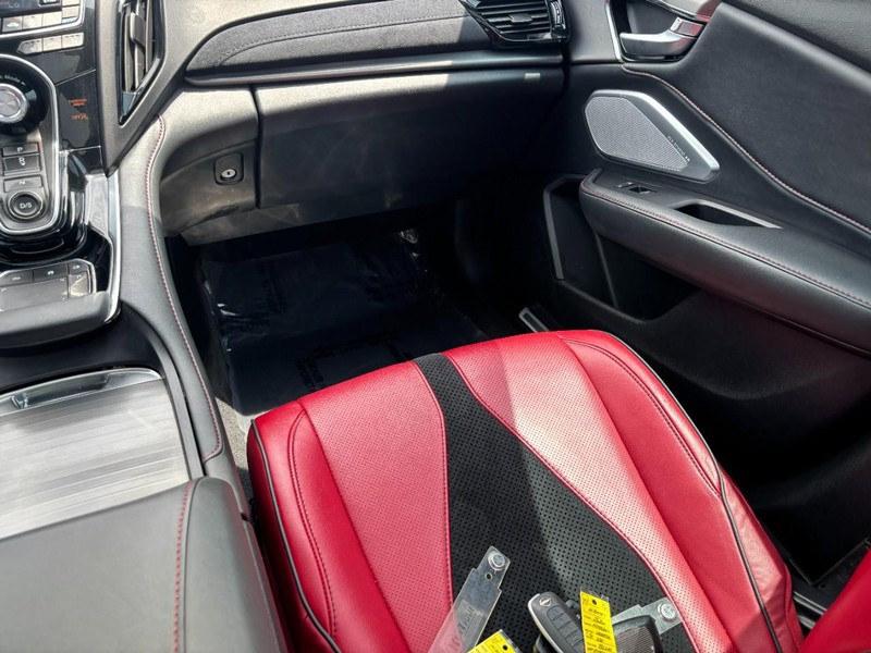 Acura RDX Vehicle Full-screen Gallery Image 13