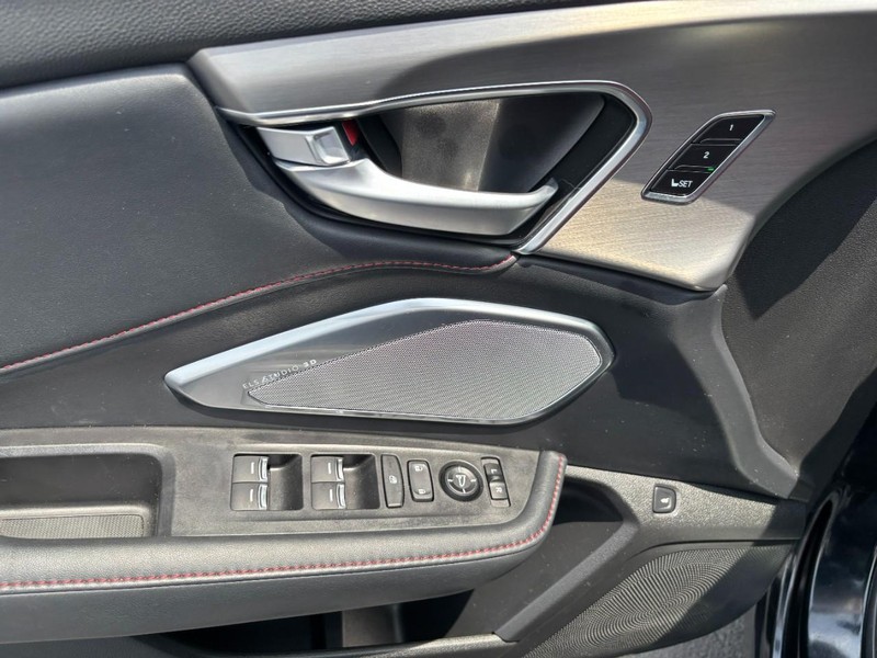 Acura RDX Vehicle Full-screen Gallery Image 14
