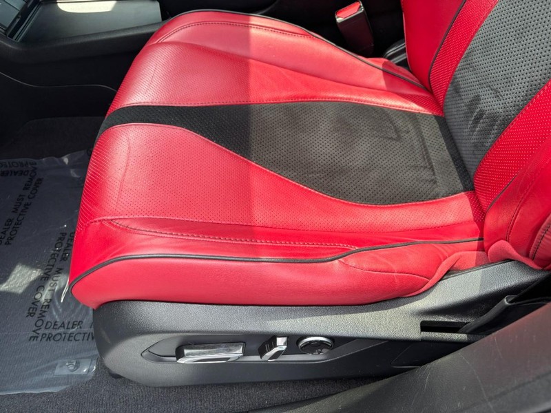 Acura RDX Vehicle Full-screen Gallery Image 15