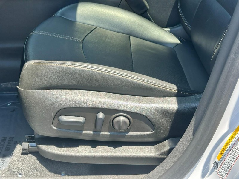 Chevrolet Equinox Vehicle Full-screen Gallery Image 18