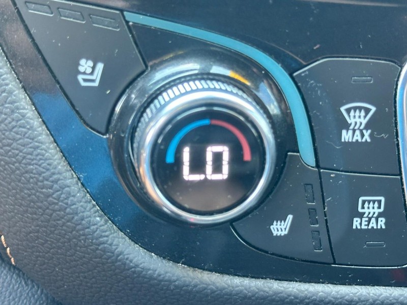 Chevrolet Equinox Vehicle Full-screen Gallery Image 22