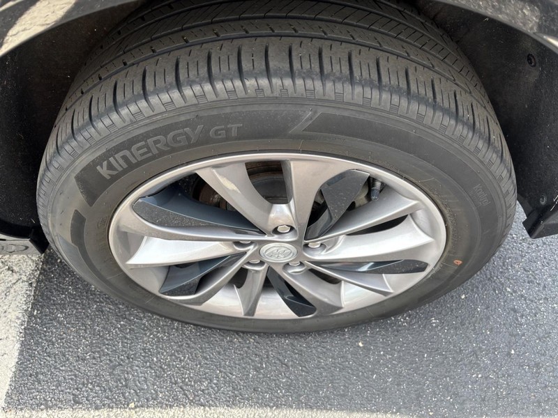 Buick Encore GX Vehicle Full-screen Gallery Image 07