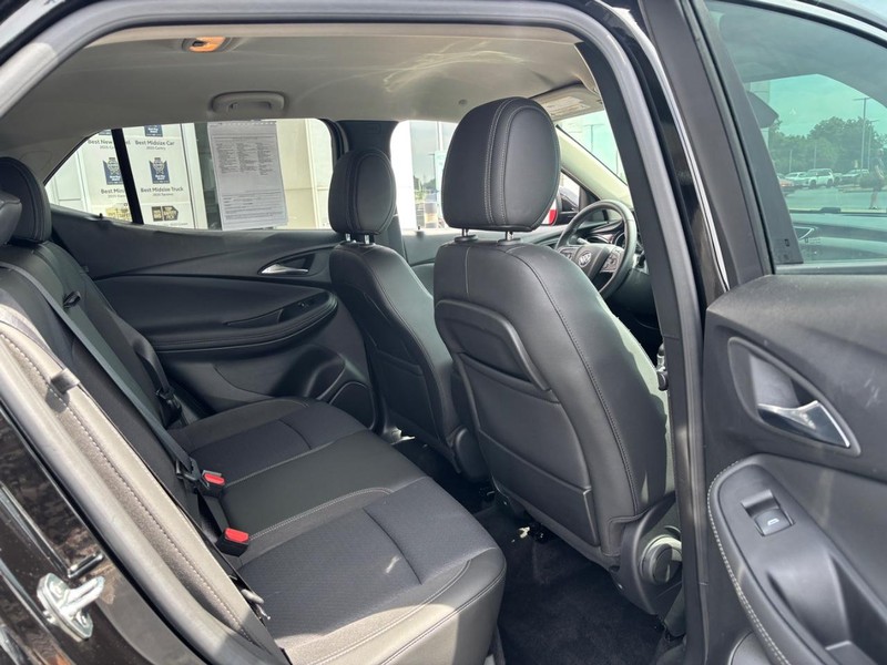 Buick Encore GX Vehicle Full-screen Gallery Image 09
