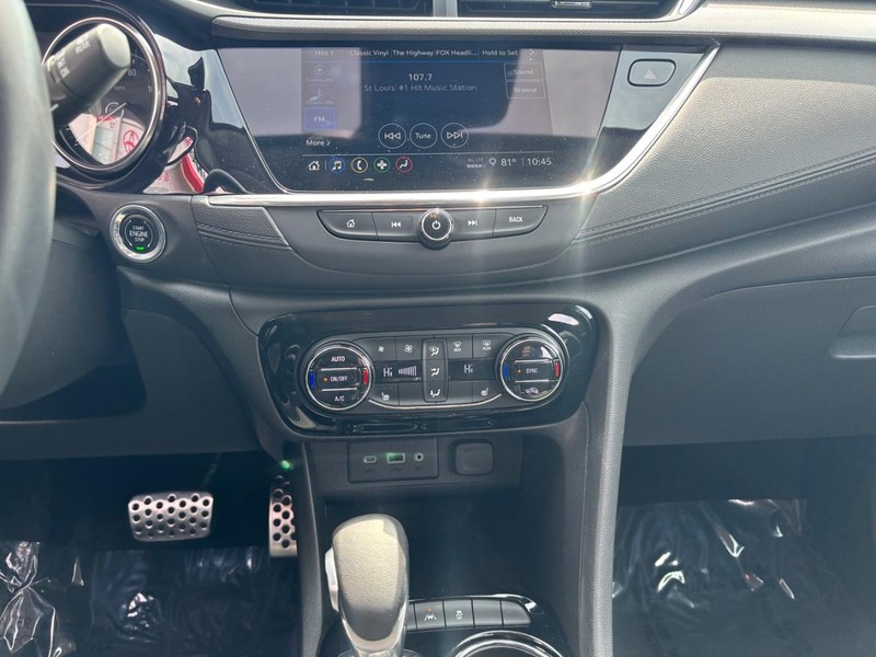 Buick Encore GX Vehicle Full-screen Gallery Image 12