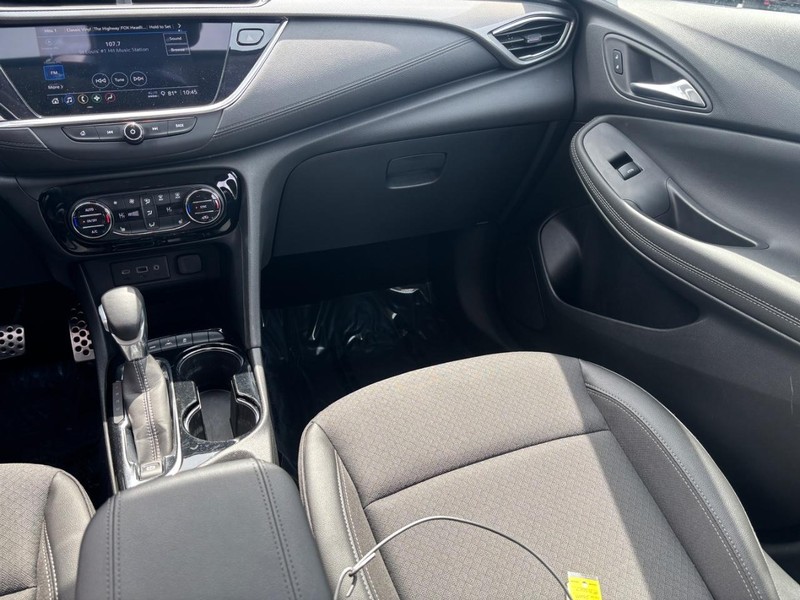 Buick Encore GX Vehicle Full-screen Gallery Image 13