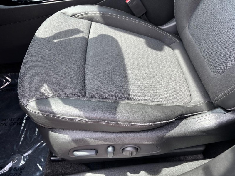 Buick Encore GX Vehicle Full-screen Gallery Image 15