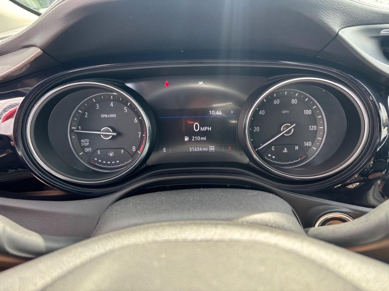 Buick Encore GX Vehicle Full-screen Gallery Image 17