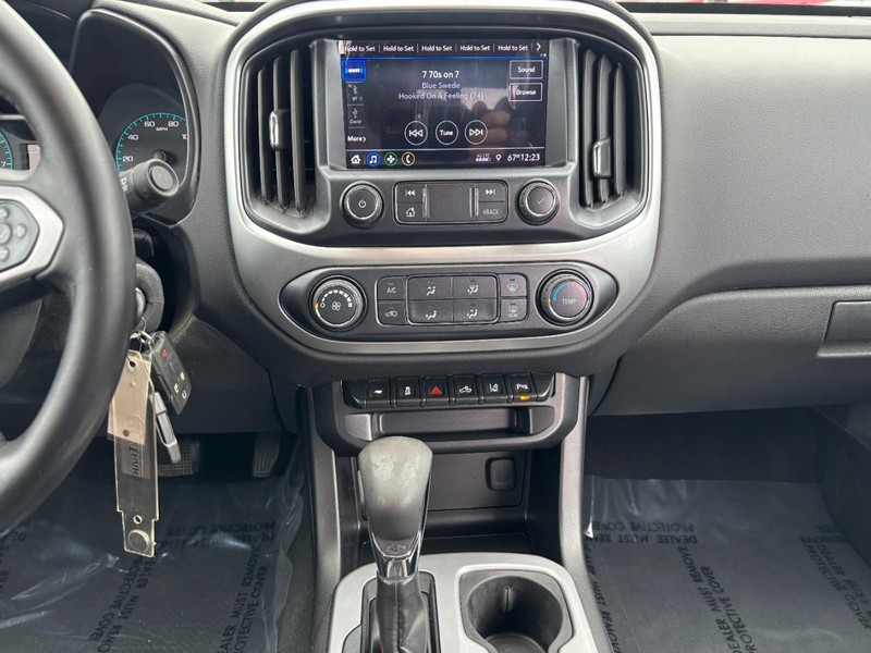 Chevrolet Colorado Vehicle Full-screen Gallery Image 12