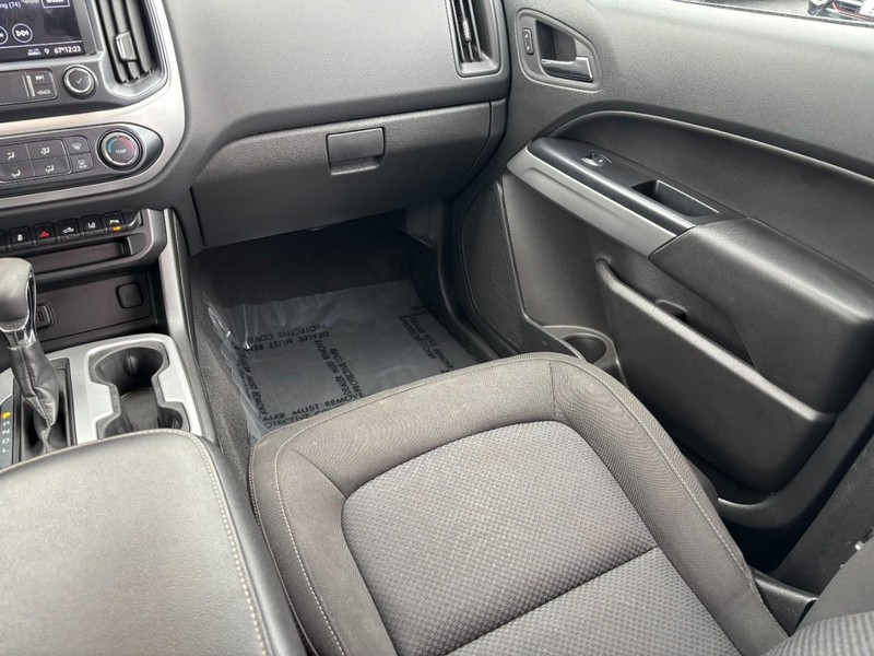 Chevrolet Colorado Vehicle Full-screen Gallery Image 13