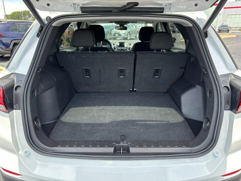 Chevrolet Equinox Vehicle Full-screen Gallery Image 06