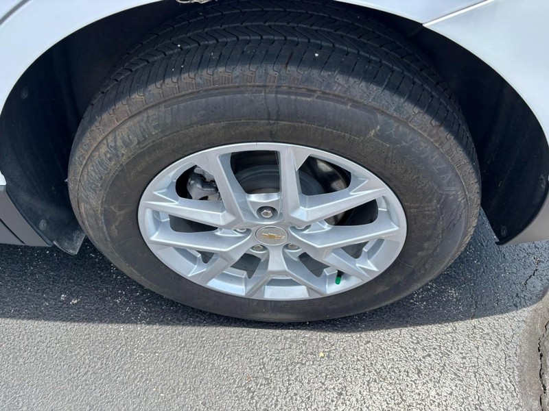 Chevrolet Equinox Vehicle Full-screen Gallery Image 07