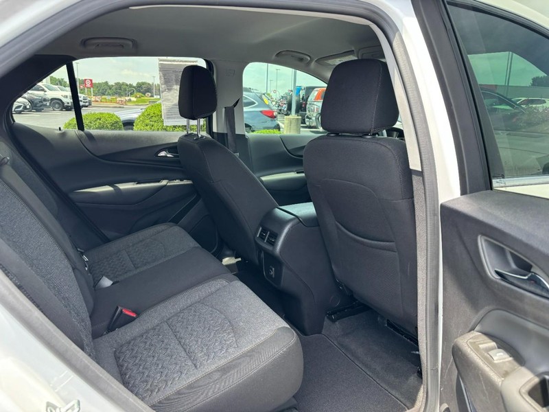 Chevrolet Equinox Vehicle Full-screen Gallery Image 09