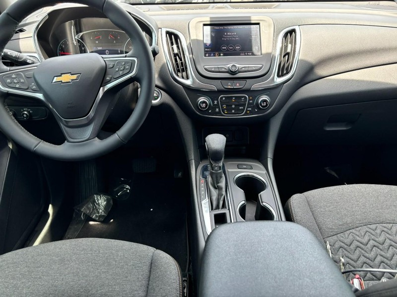 Chevrolet Equinox Vehicle Full-screen Gallery Image 10